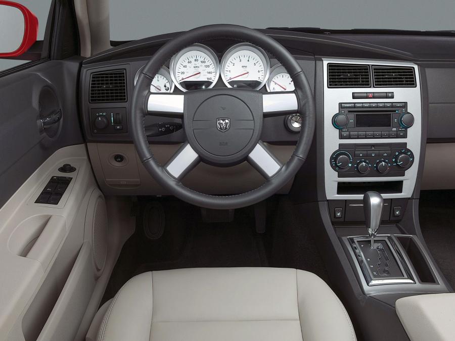 Dodge Charger R/T 2005 года  (фото 15 из 81)